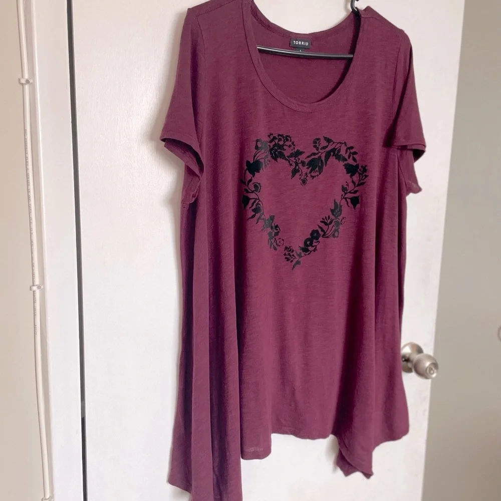 ***SOLD***Torrid Sharkbite Heart Swing Tunic Top - Size 1X - Picture 3 of 13